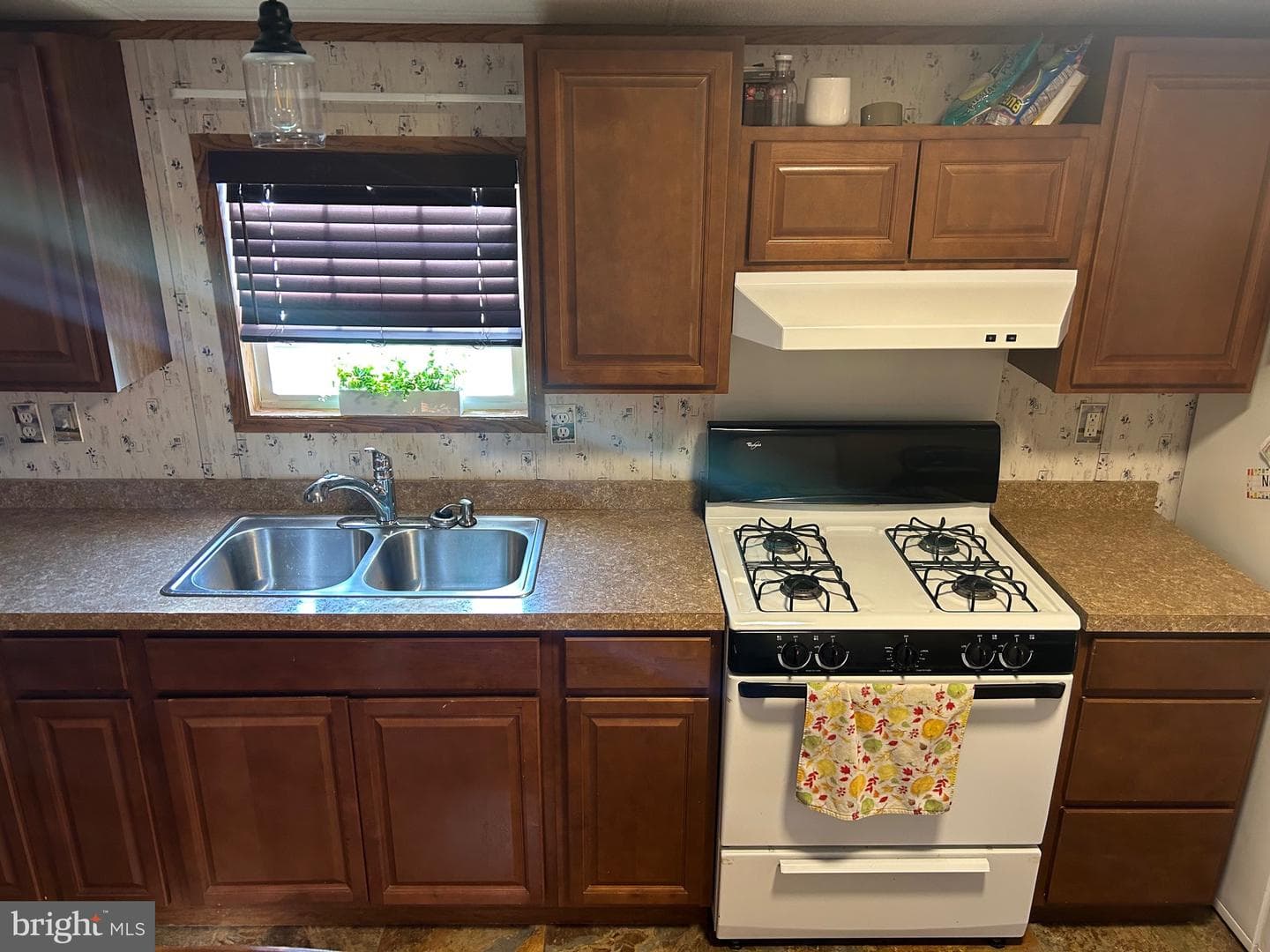 111 Imperial Drive photo 4