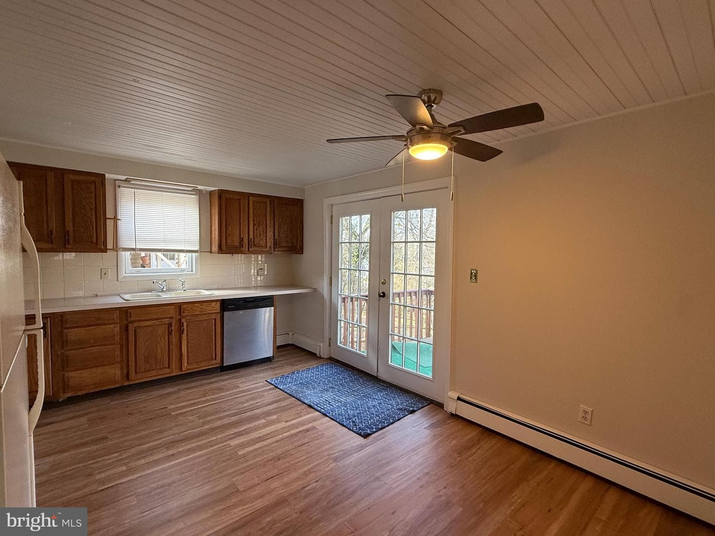 121 E Harmony Road photo 14