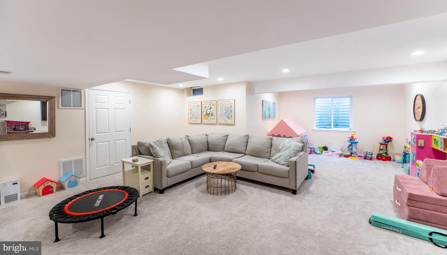 644 Churchill Road photo 28
