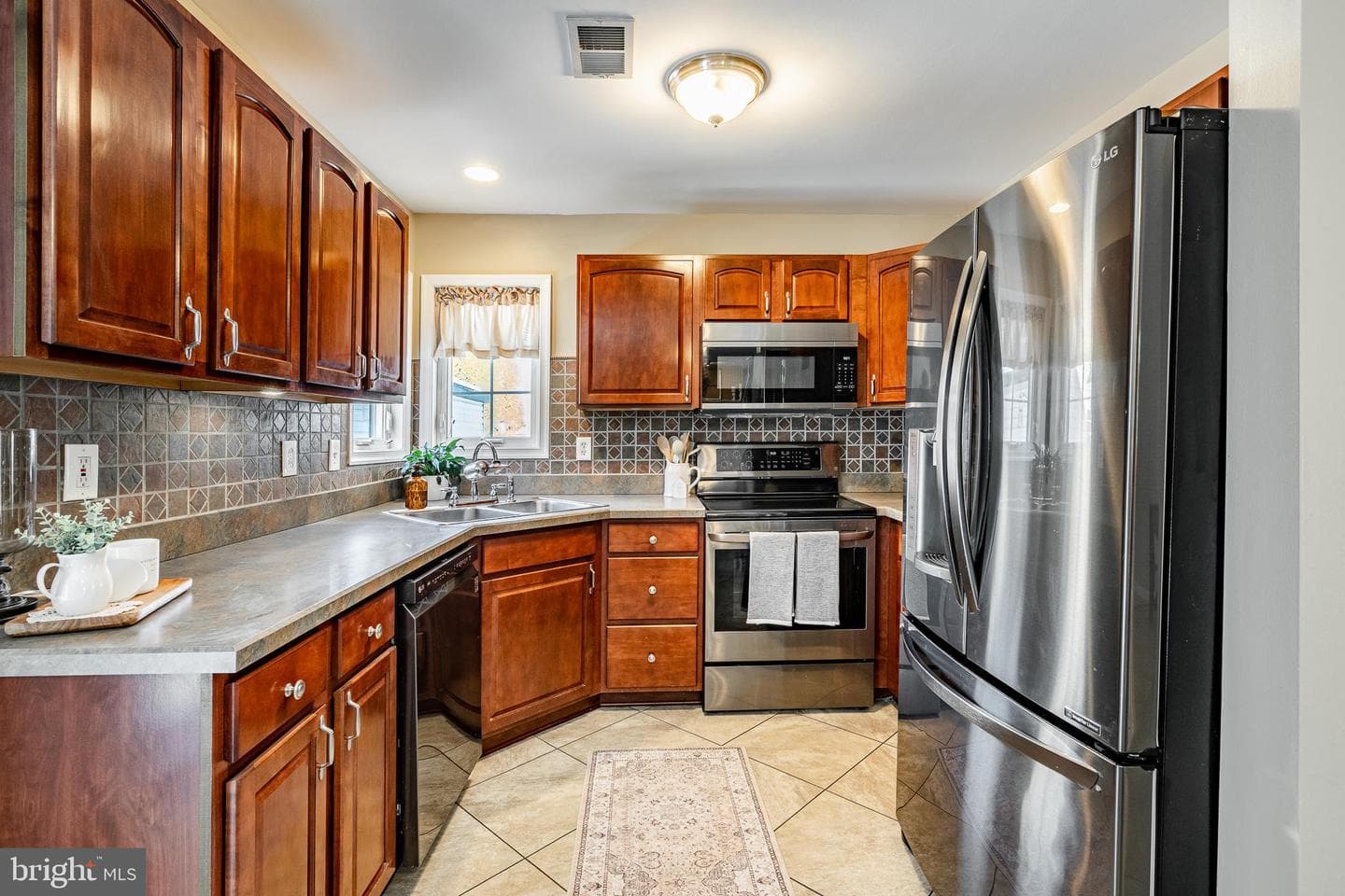 10 Walden Way photo 8