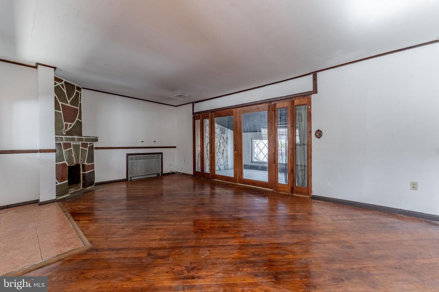 390 Mary St photo 23