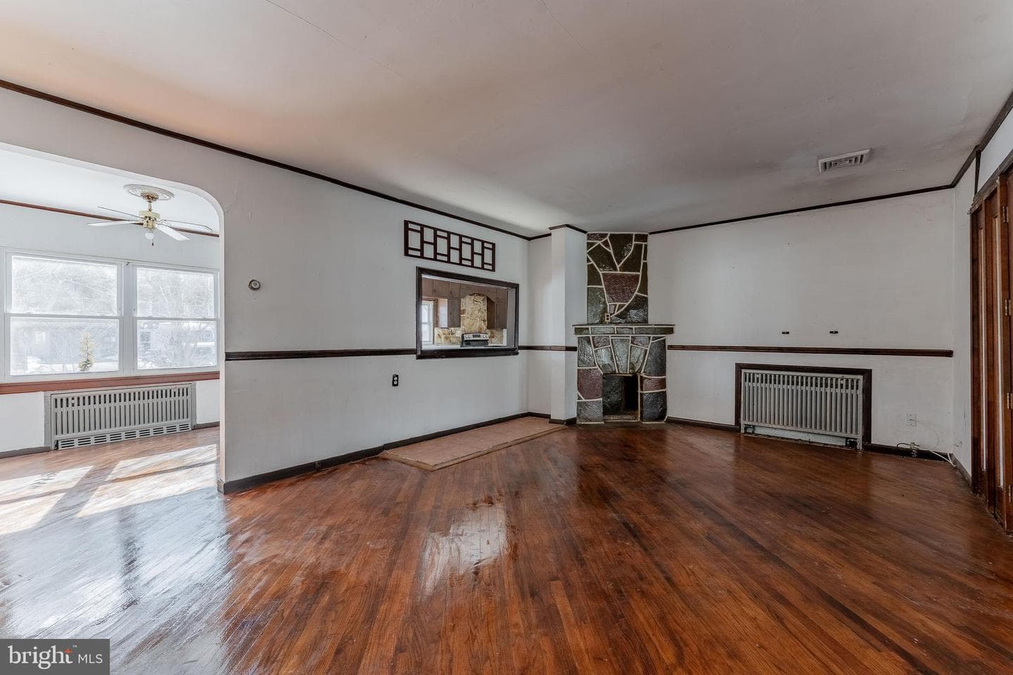 390 Mary St photo 25