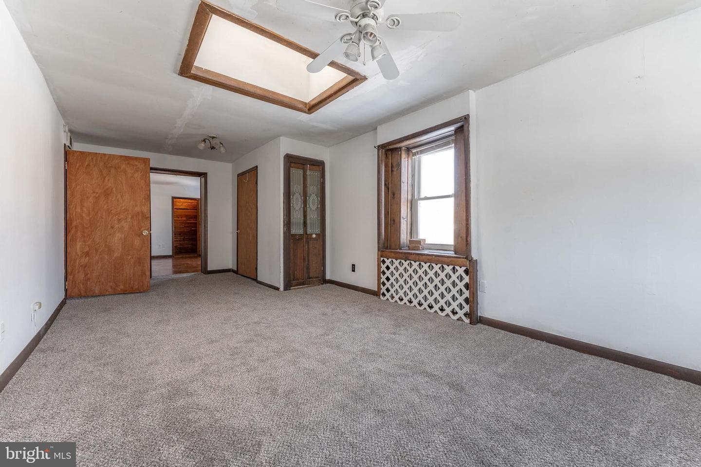 390 Mary St photo 35
