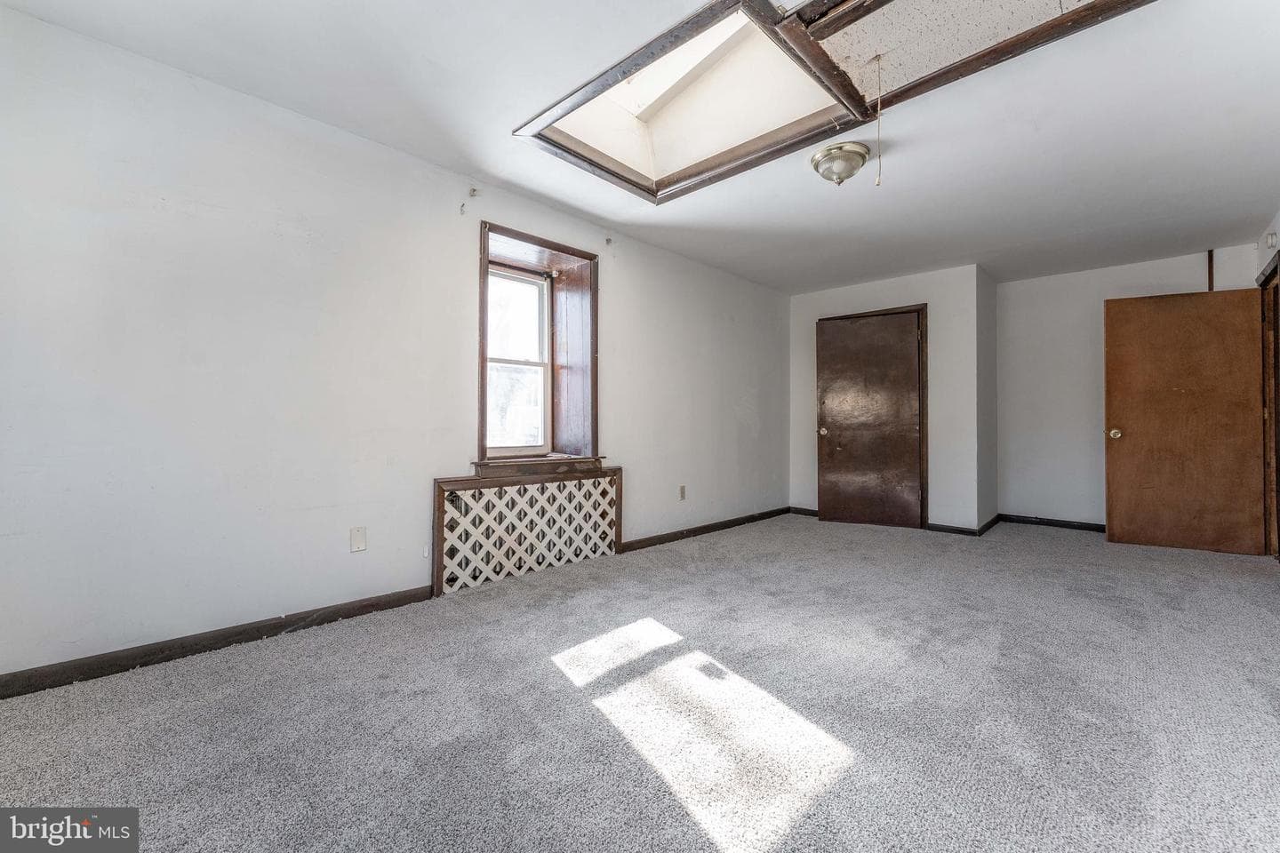 390 Mary St photo 51