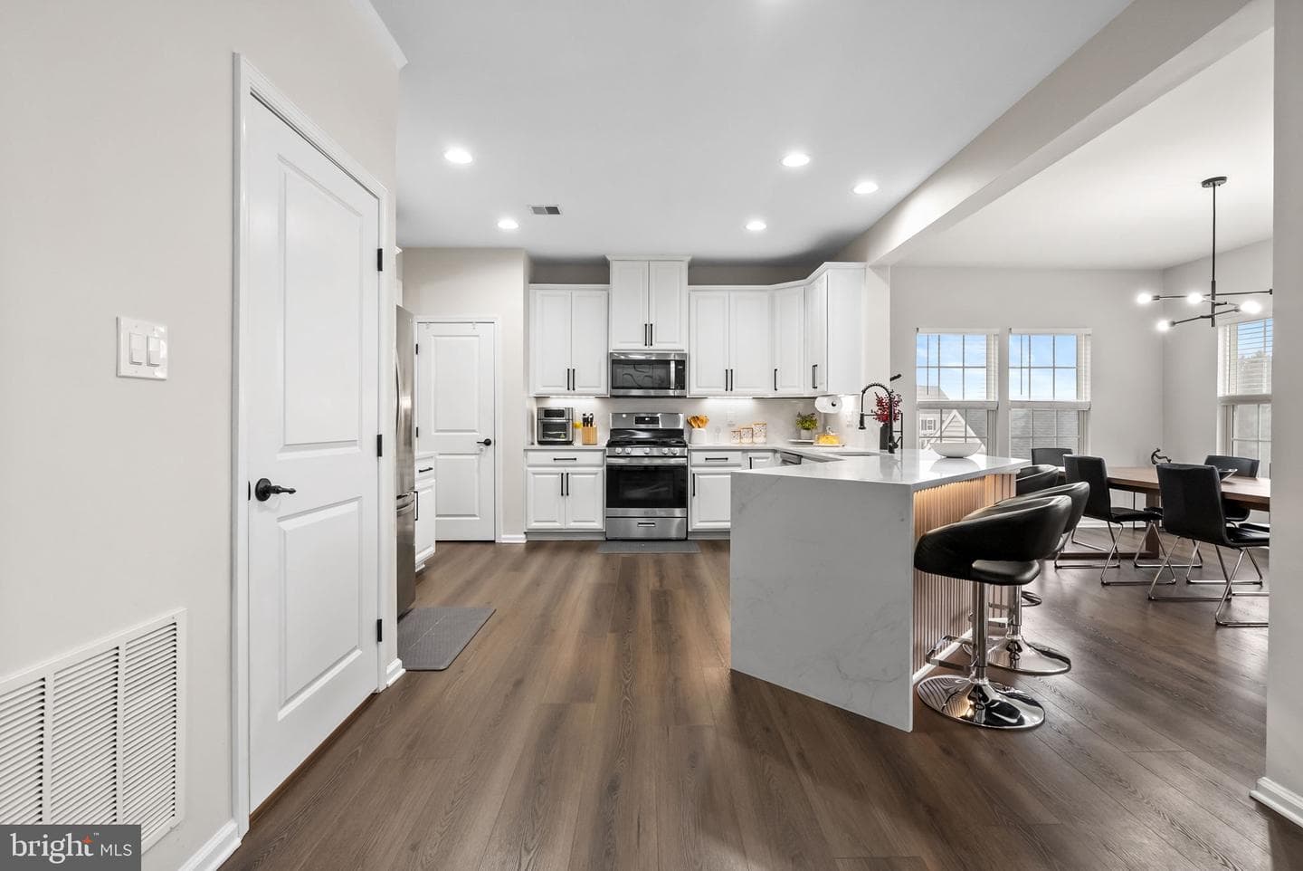 638 Bridge Street photo 18