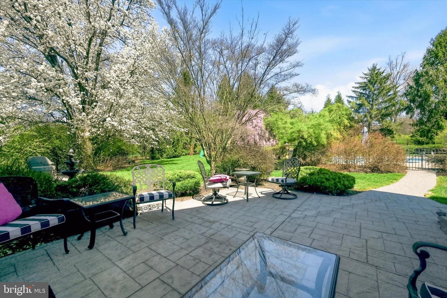 50 Howson Lane photo 28