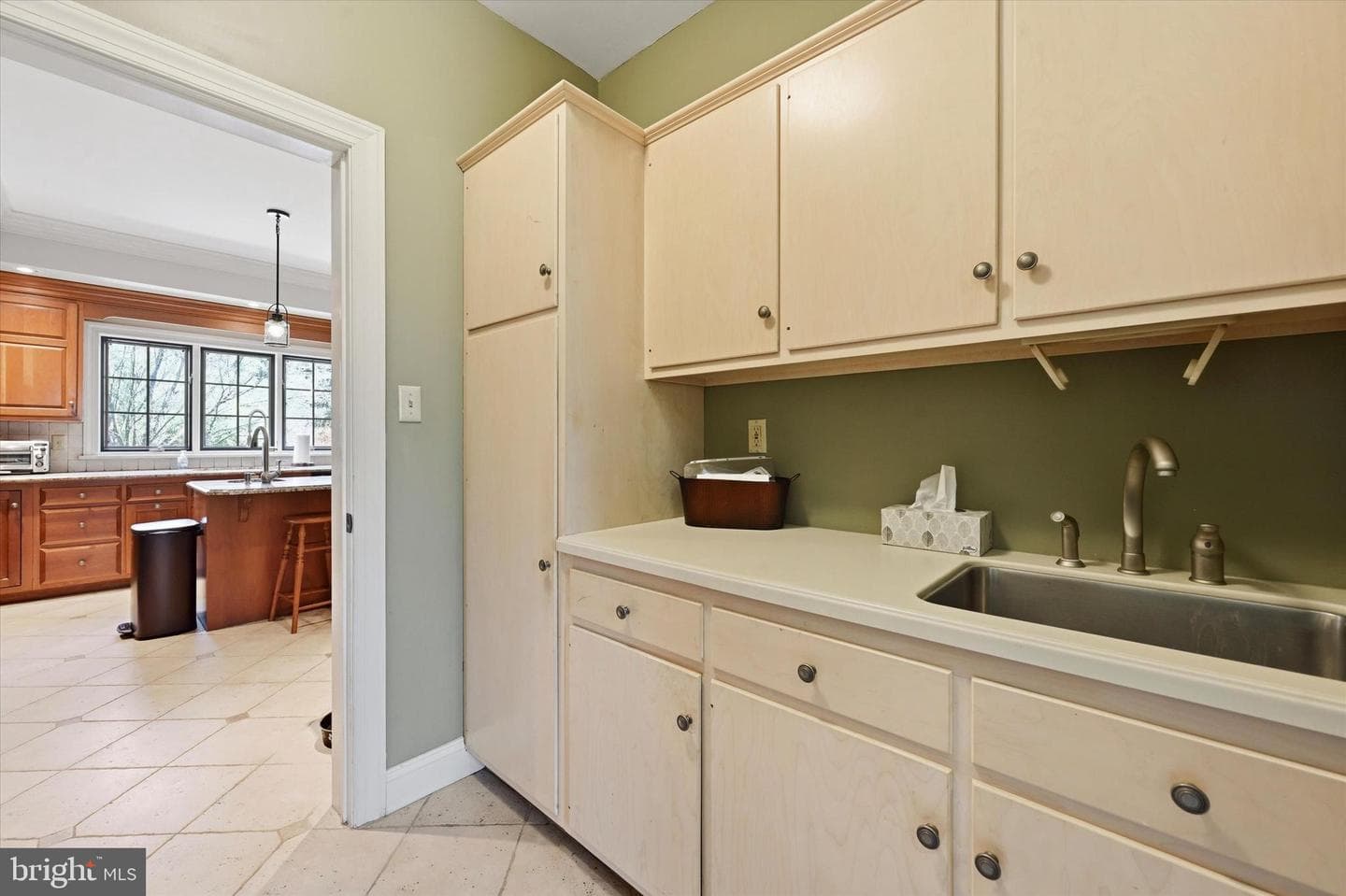 50 Howson Lane photo 30