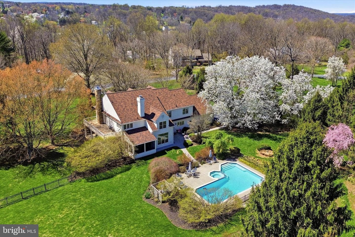 50 Howson Lane photo 83