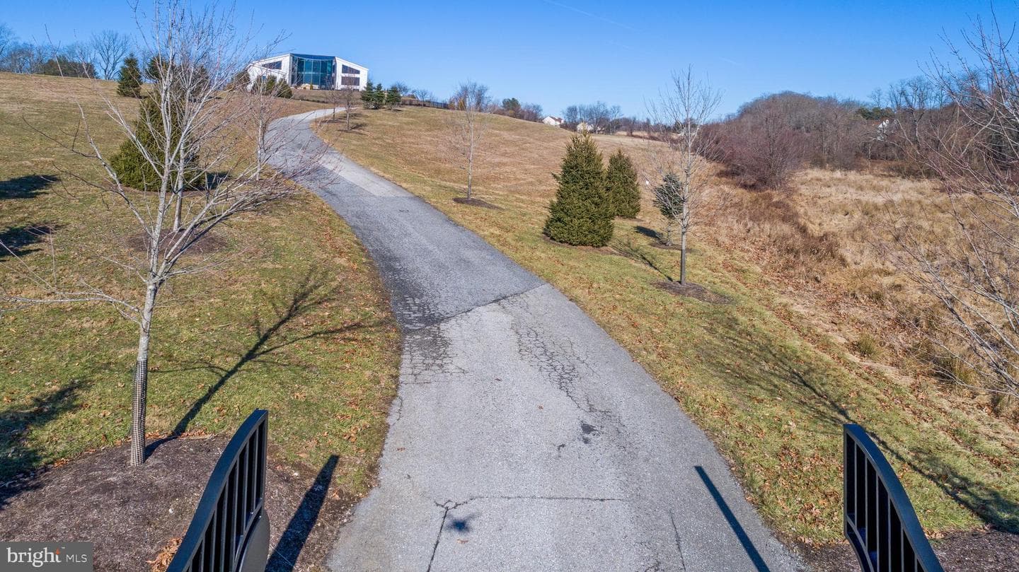 1245 S Creek Road photo 128
