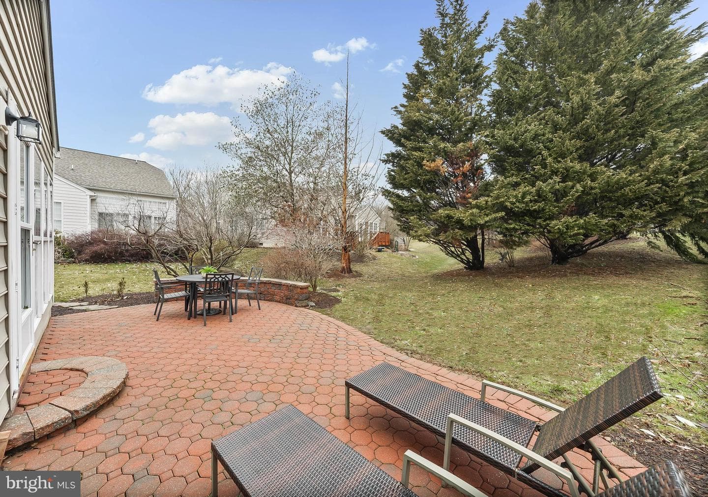 403 Lilac Drive photo 3