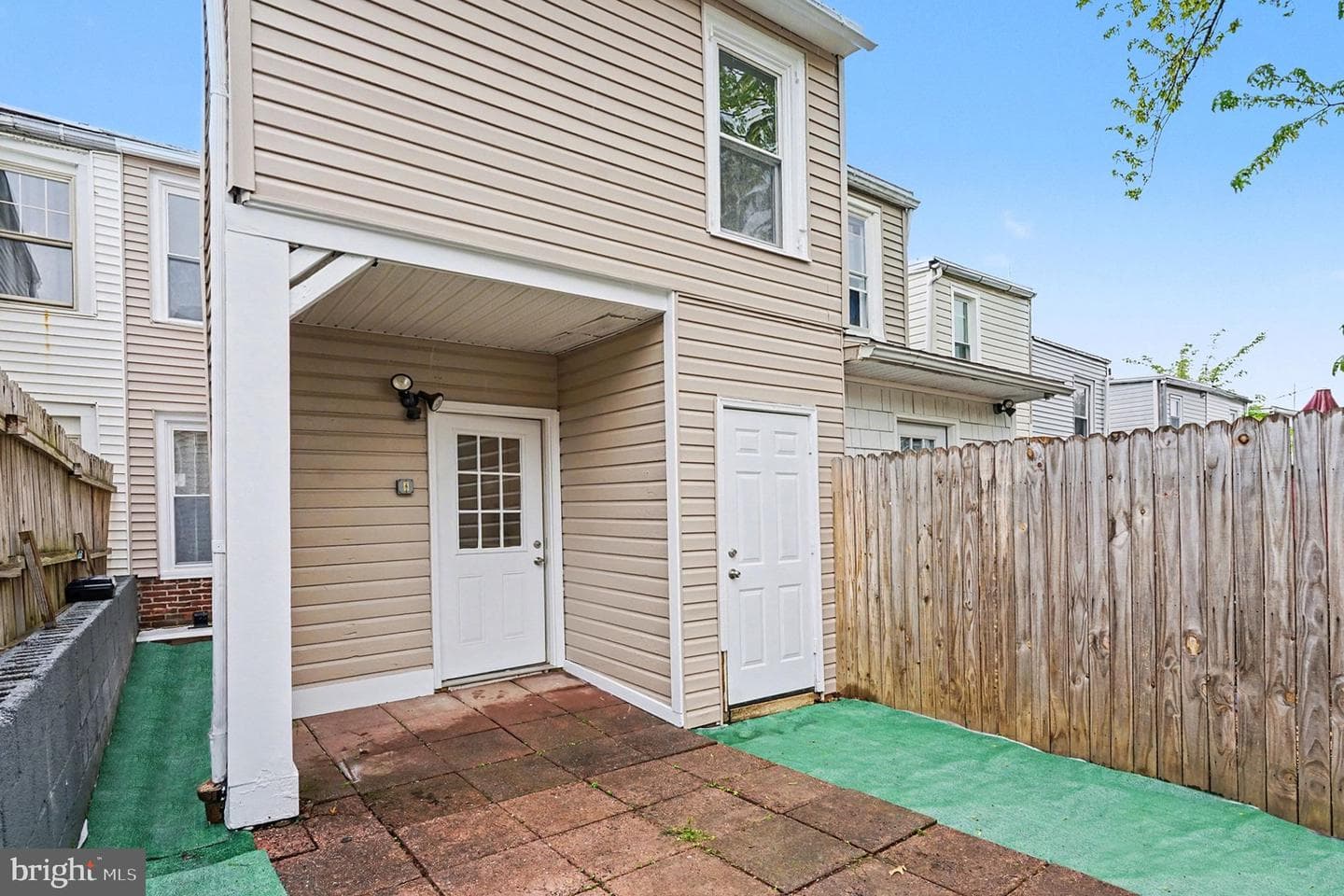 344 Grover Street photo 27