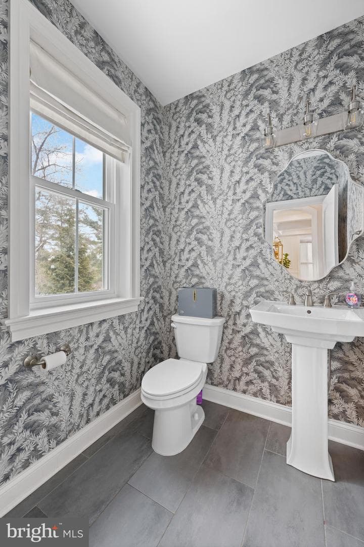 814 Newtown Road photo 20