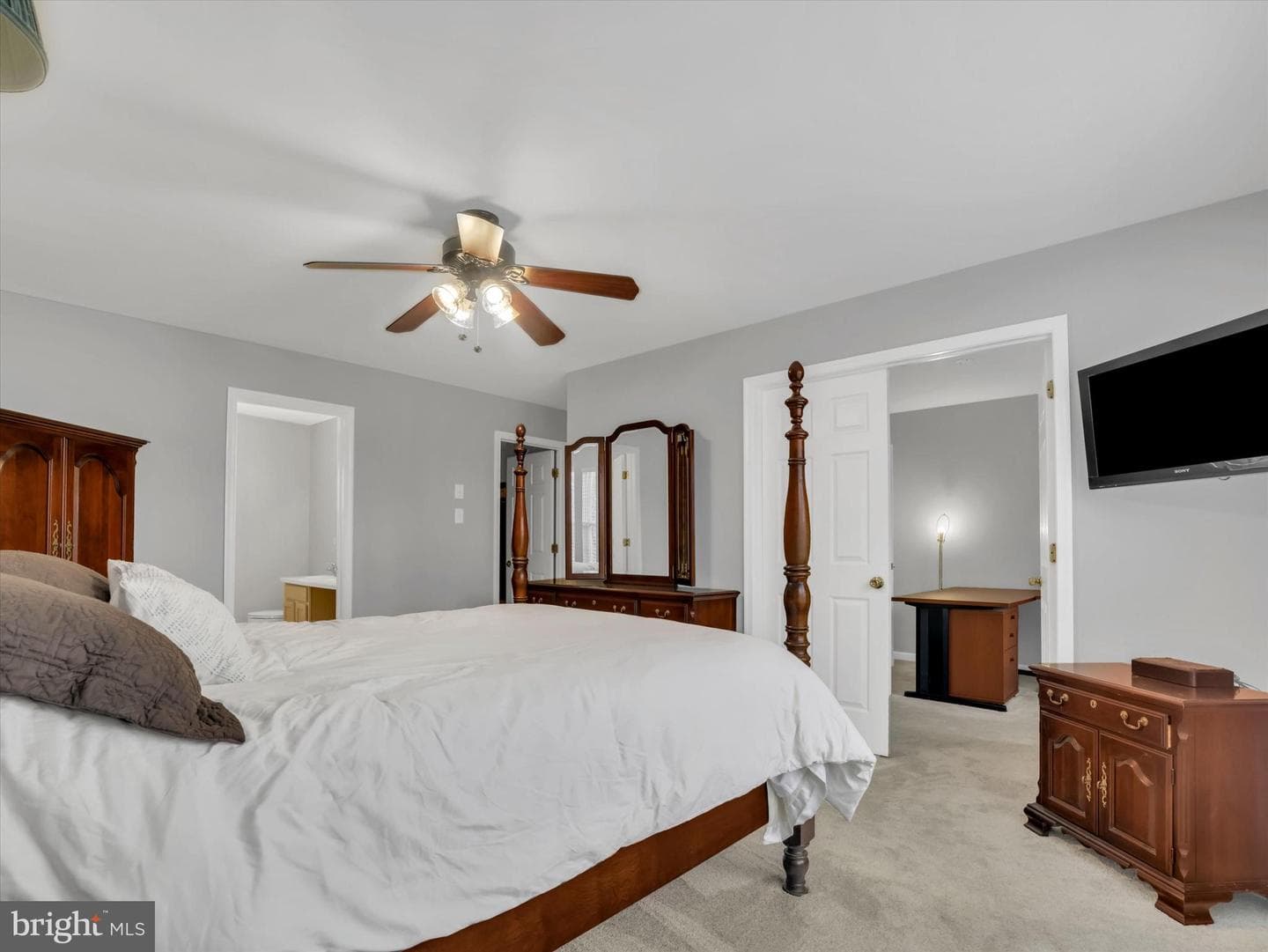 258 Thornridge Drive photo 18