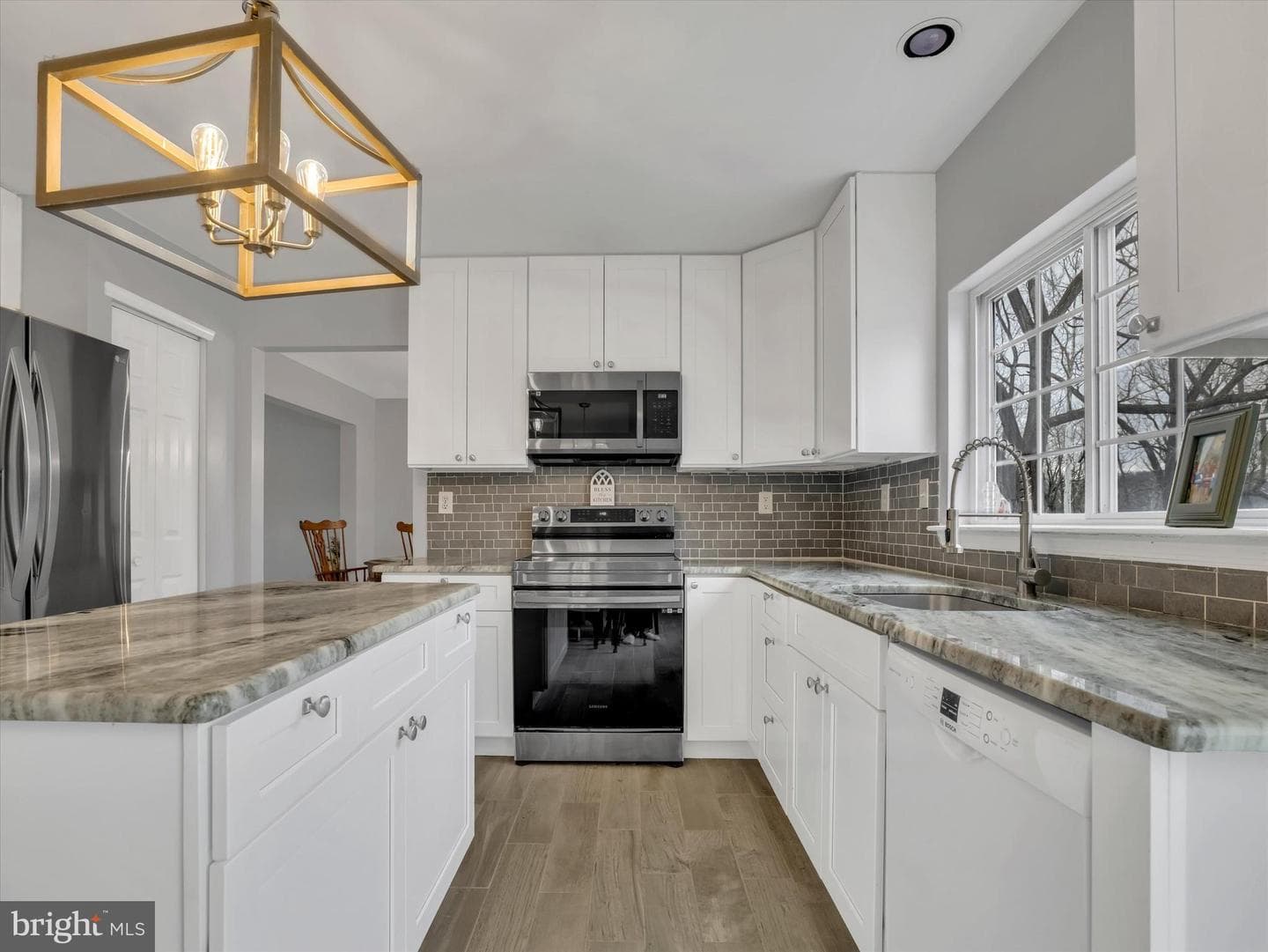 258 Thornridge Drive photo 6
