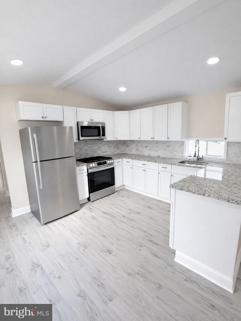 885 Buttonwood Ave photo 3