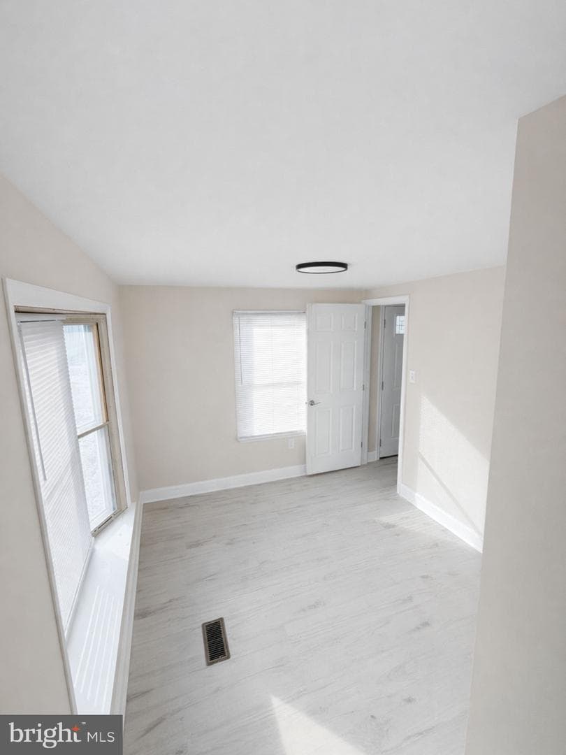 885 Buttonwood Ave photo 9