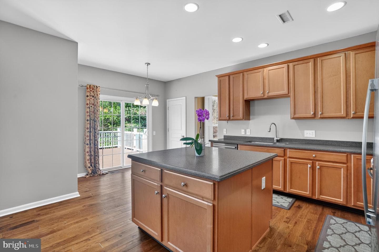 694 Churchill Road photo 25