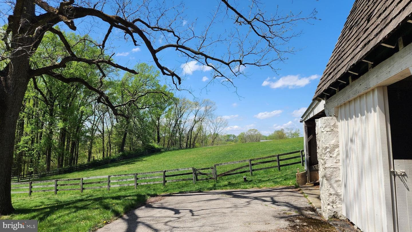 1105 Green Lane Road photo 47