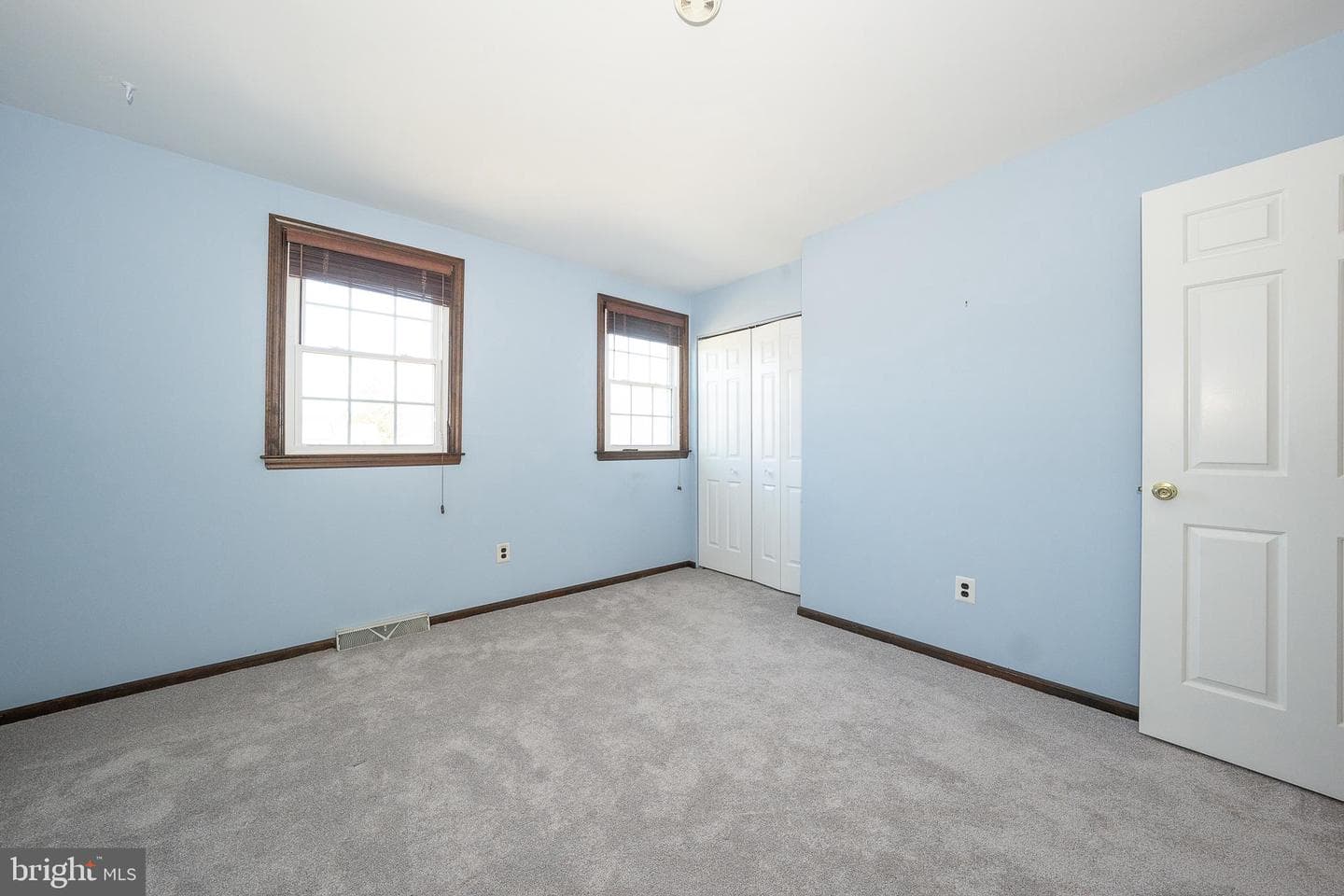 115 Hawthorne Lane photo 27