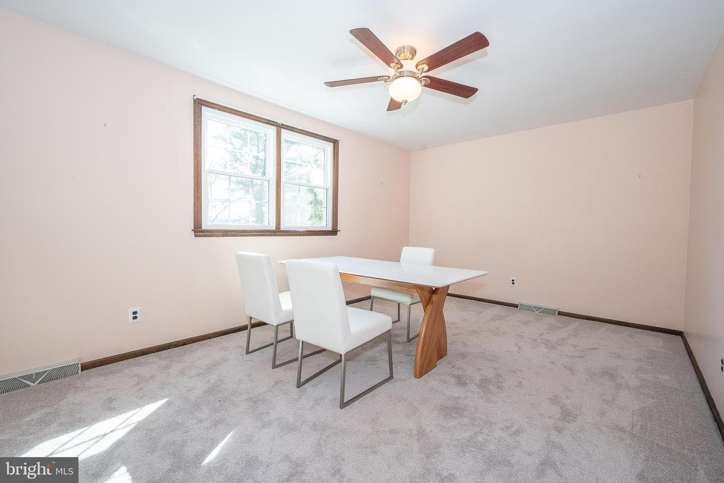 115 Hawthorne Lane photo 30