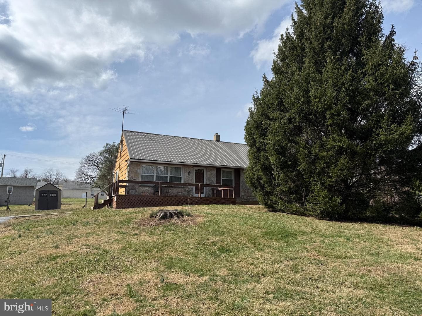 283 Kelton Road photo 2