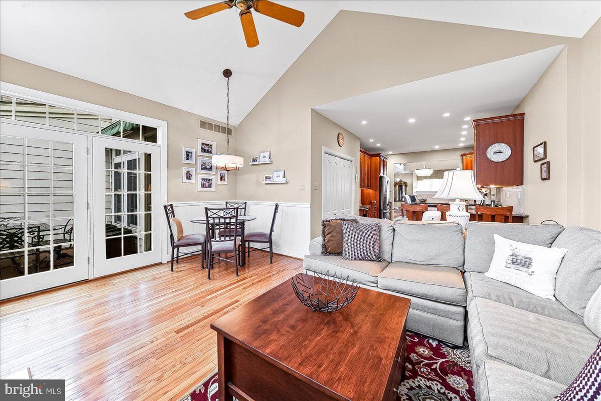 236 Greenbriar Drive photo 18