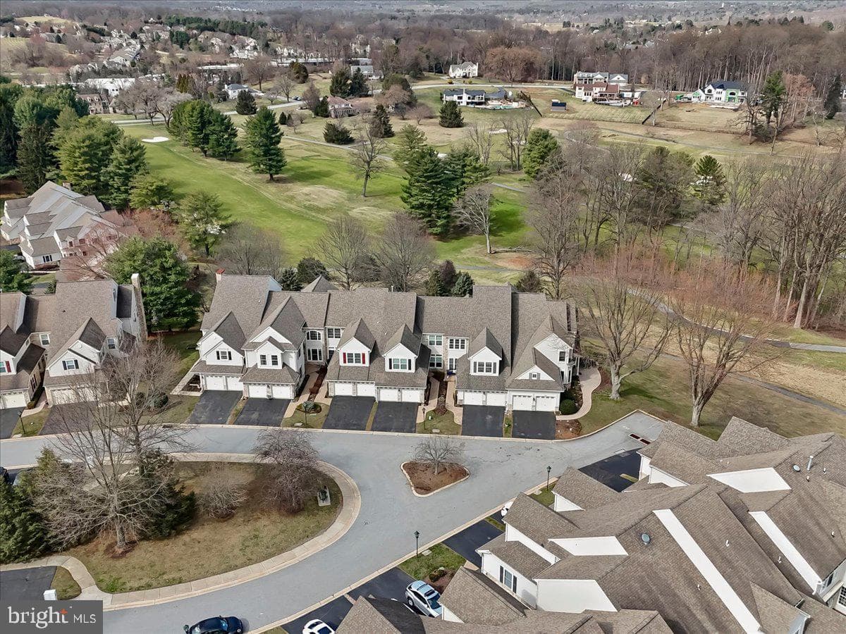 236 Greenbriar Drive photo 46