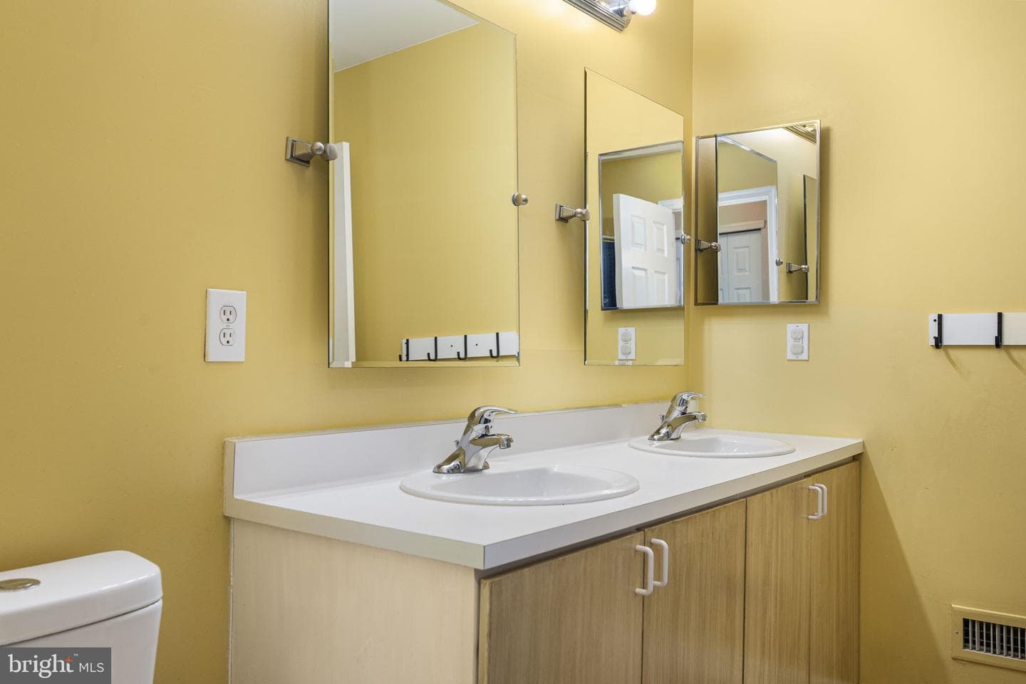 213 Thornridge Drive photo 24