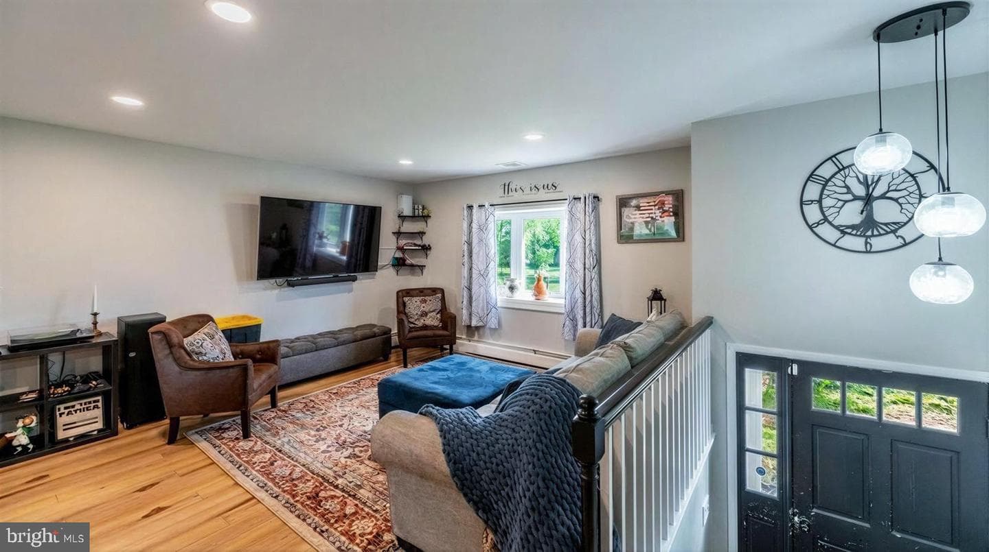 1227 Grandview Circle photo 4
