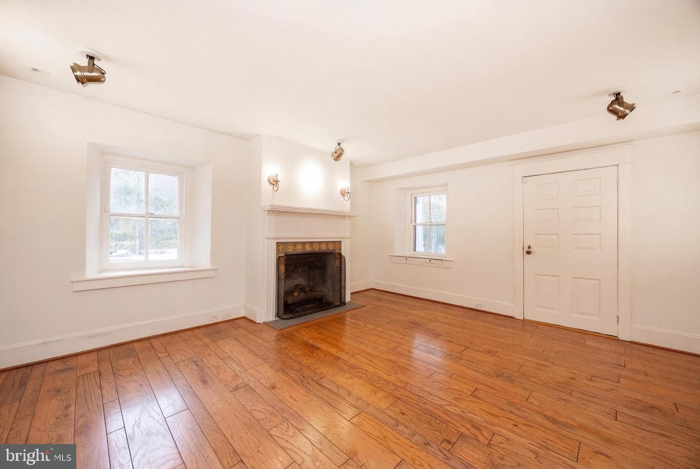 580 Reeds Road photo 8