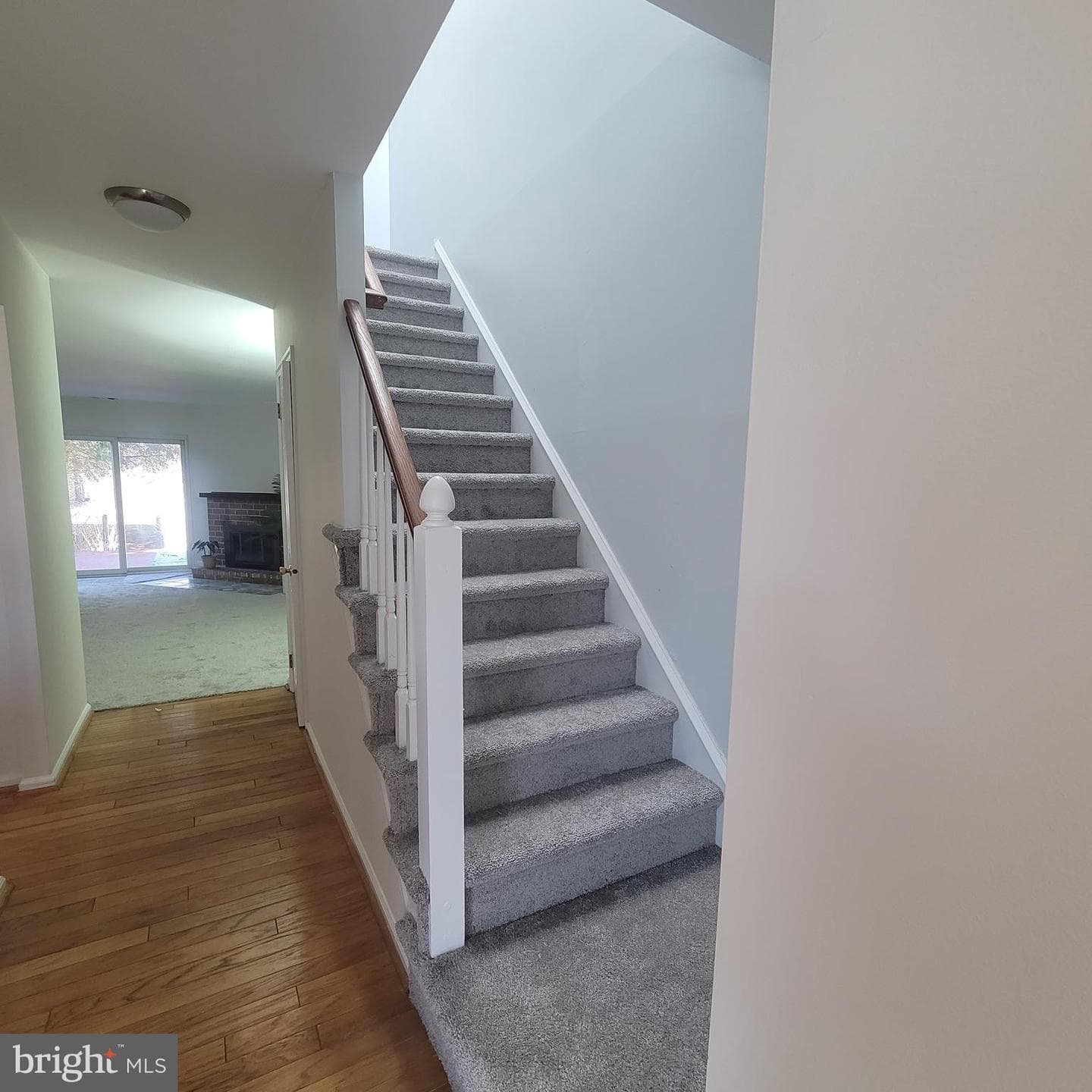 430 Carmarthen Court photo 3