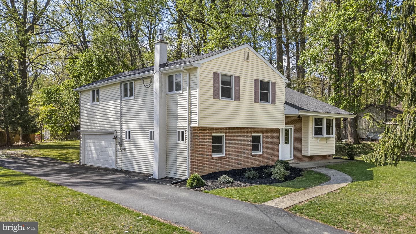 304 Crump Road photo 2