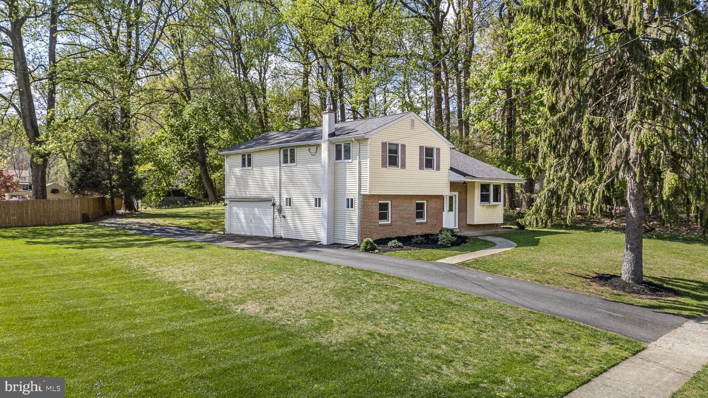 304 Crump Road photo 4