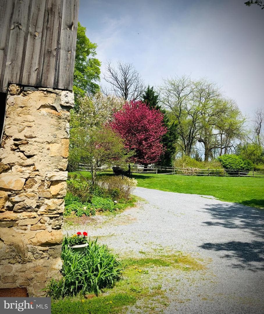100 Pennfield Drive photo 31