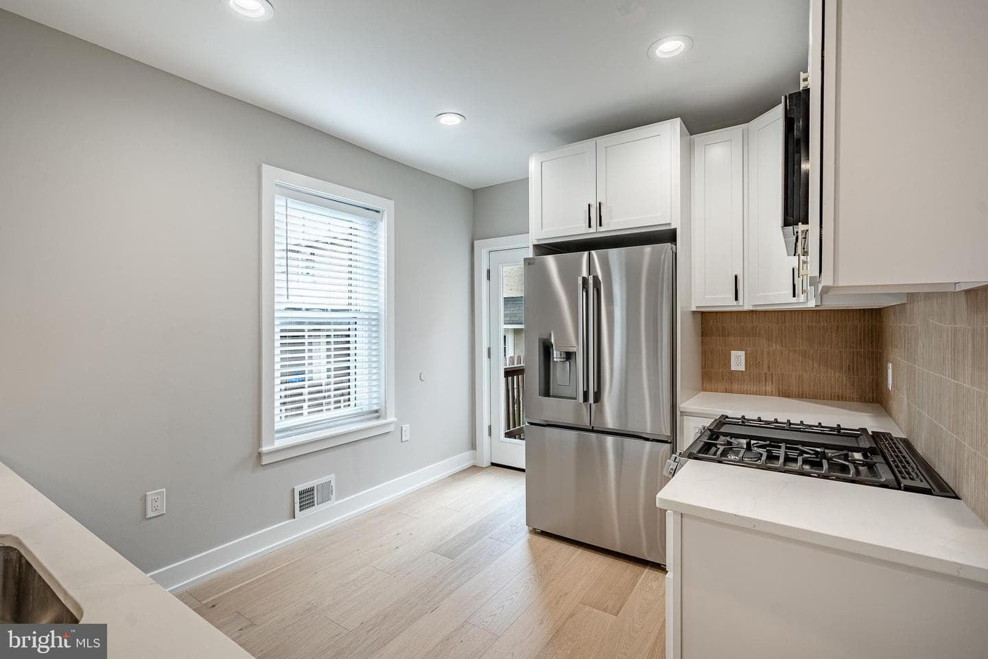 303 W Washington Street photo 14
