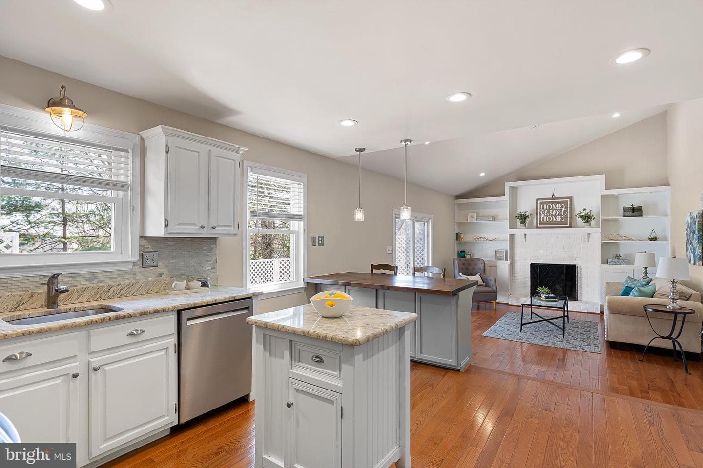 820 Plumtry Drive photo 2