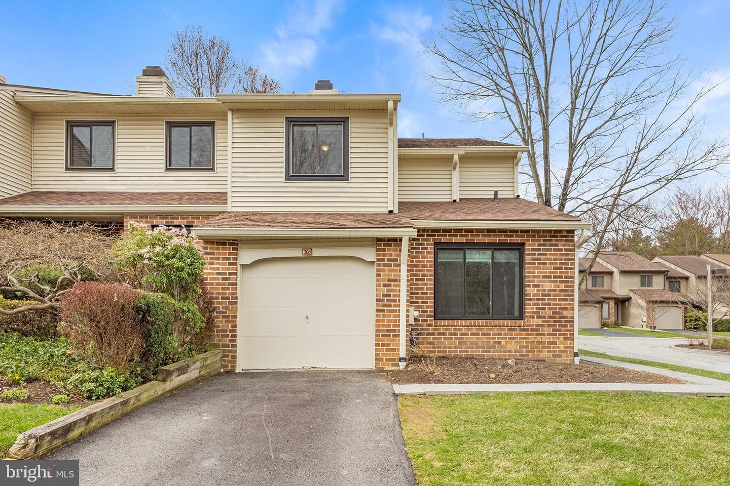 306 Hanover Court photo 41