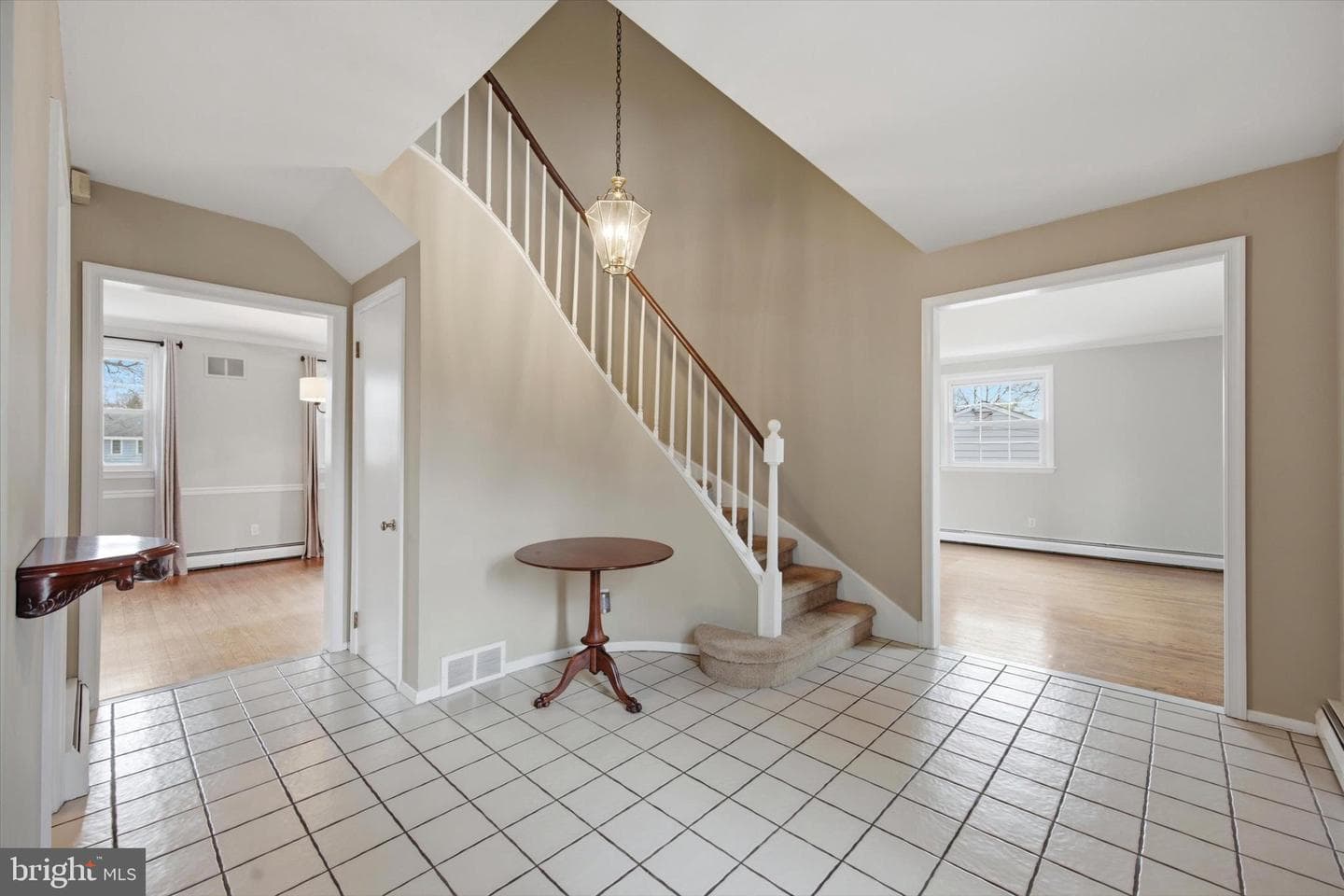 560 Watford Lane photo 4