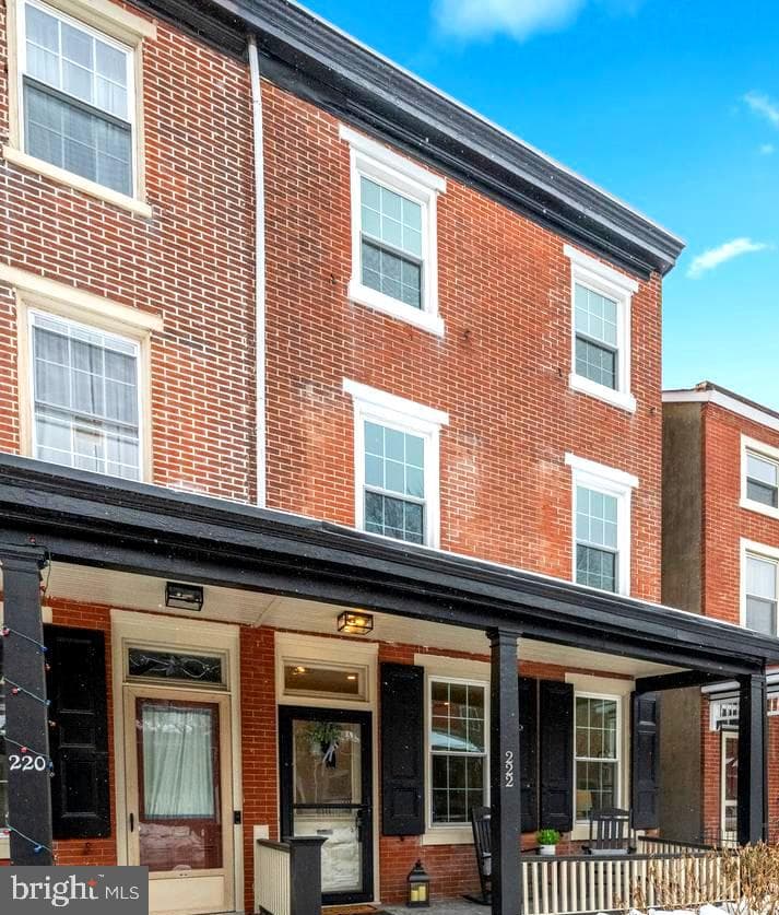 222 W Barnard Street photo 2