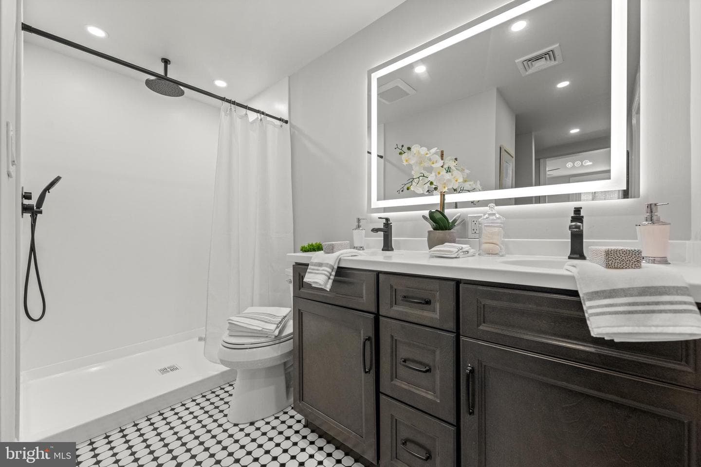 222 W Barnard Street photo 22