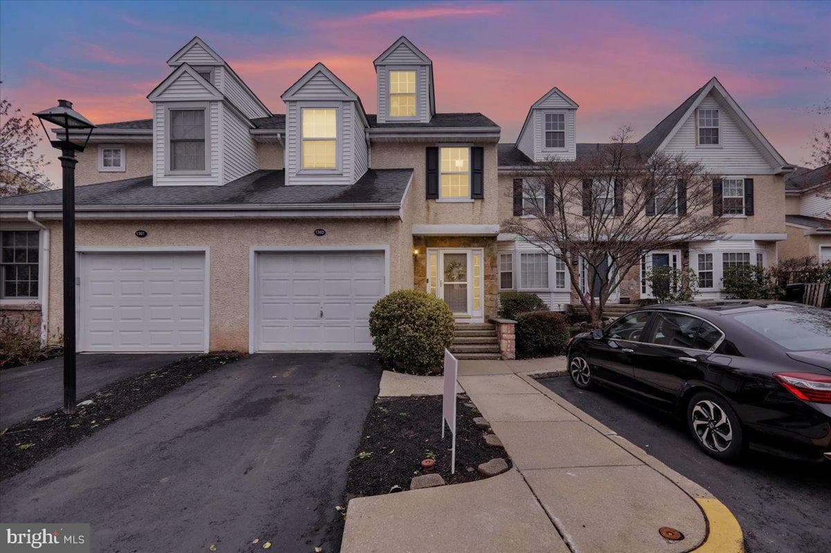 1302 Coventry Pointe Lane #1302 photo 2