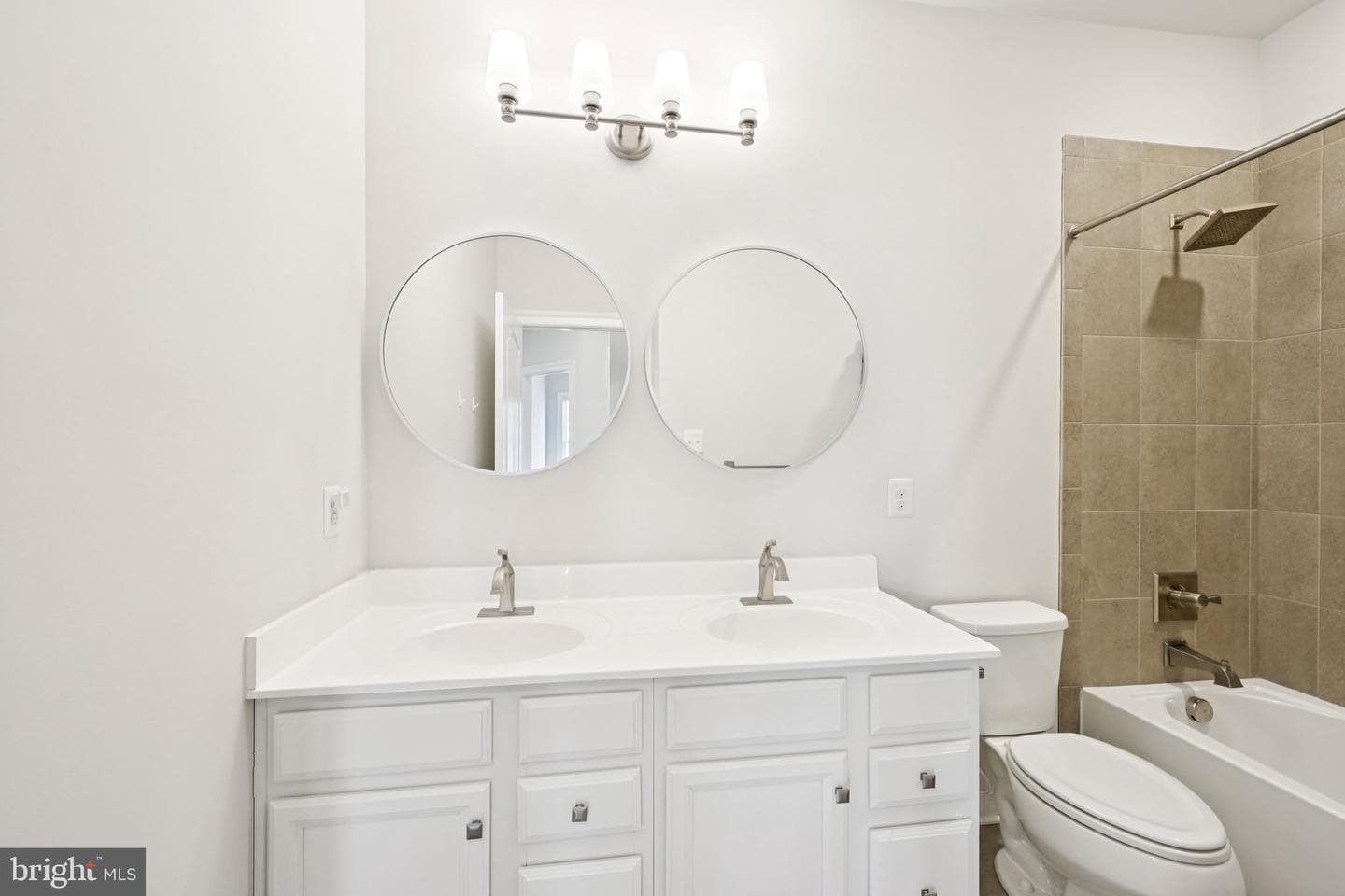 833 Stonecliffe Road photo 24