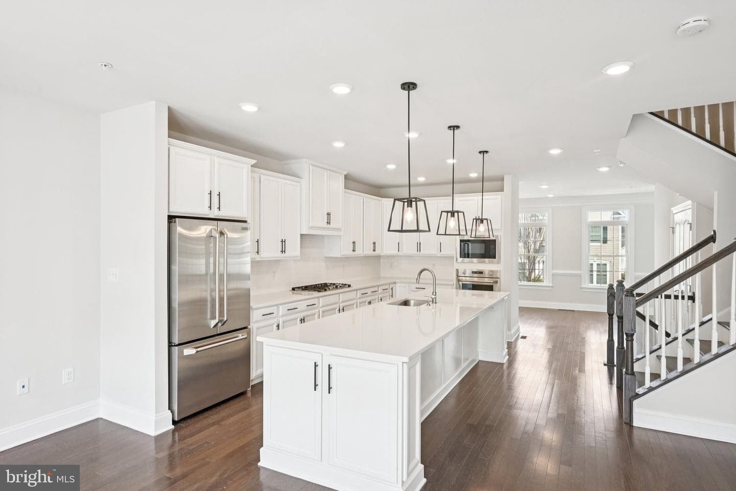 833 Stonecliffe Road photo 4