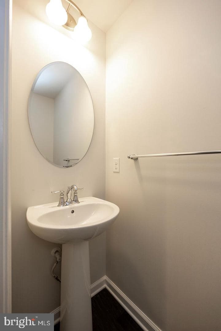 602 Holywell Drive photo 32