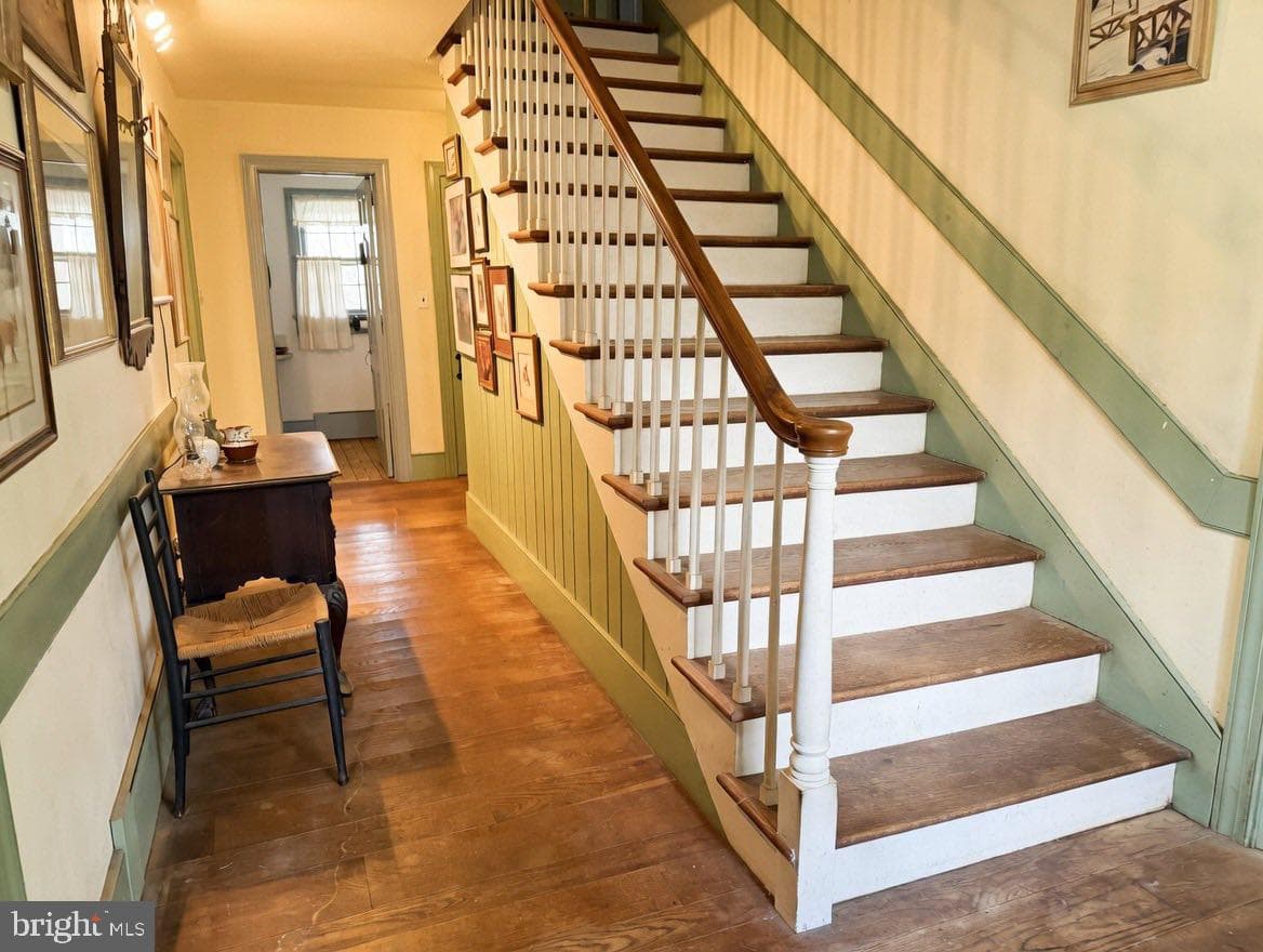 1258 Jaine Lane photo 3