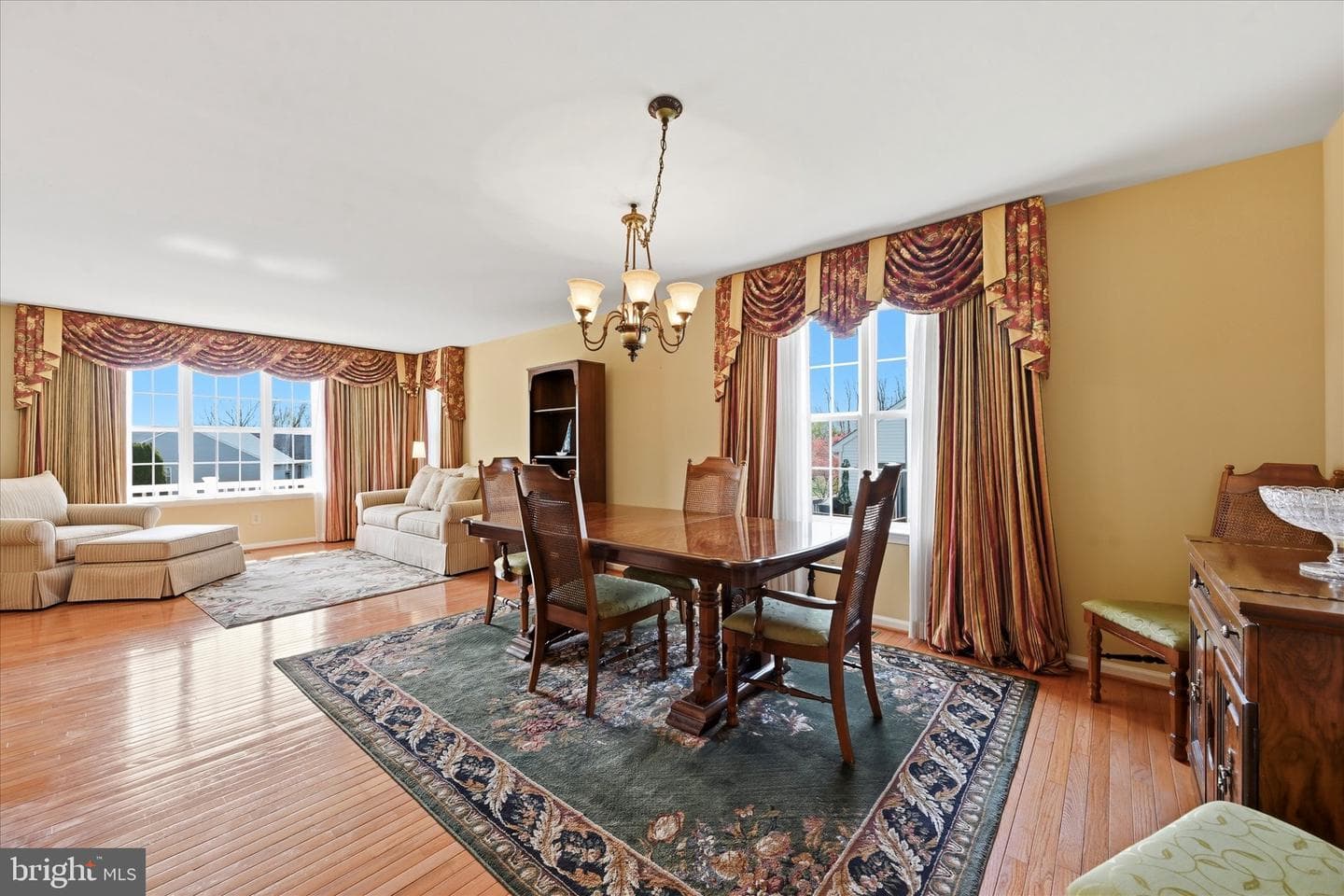 789 W Glenview Drive photo 3