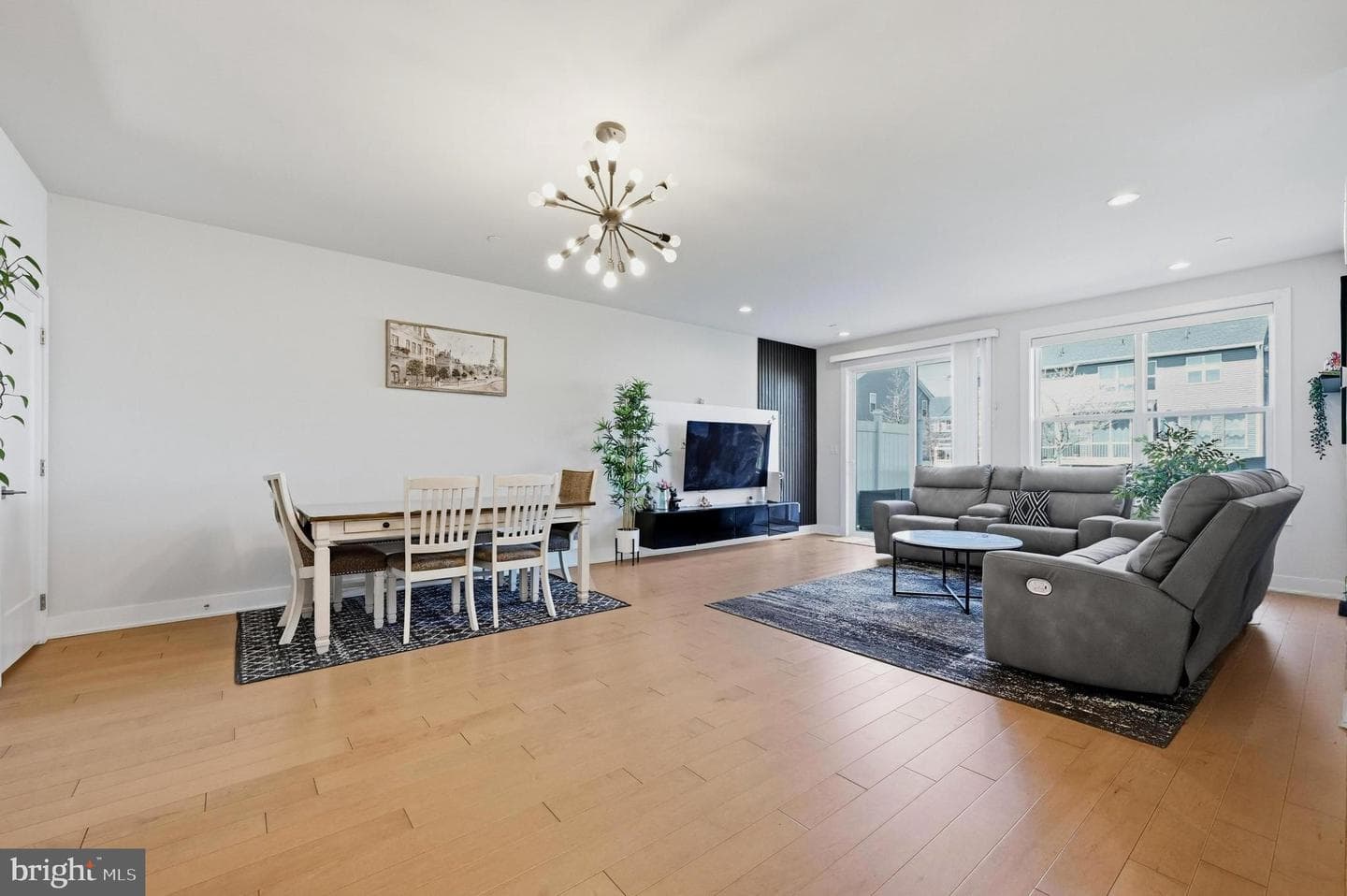 253 Iris Lane photo 10