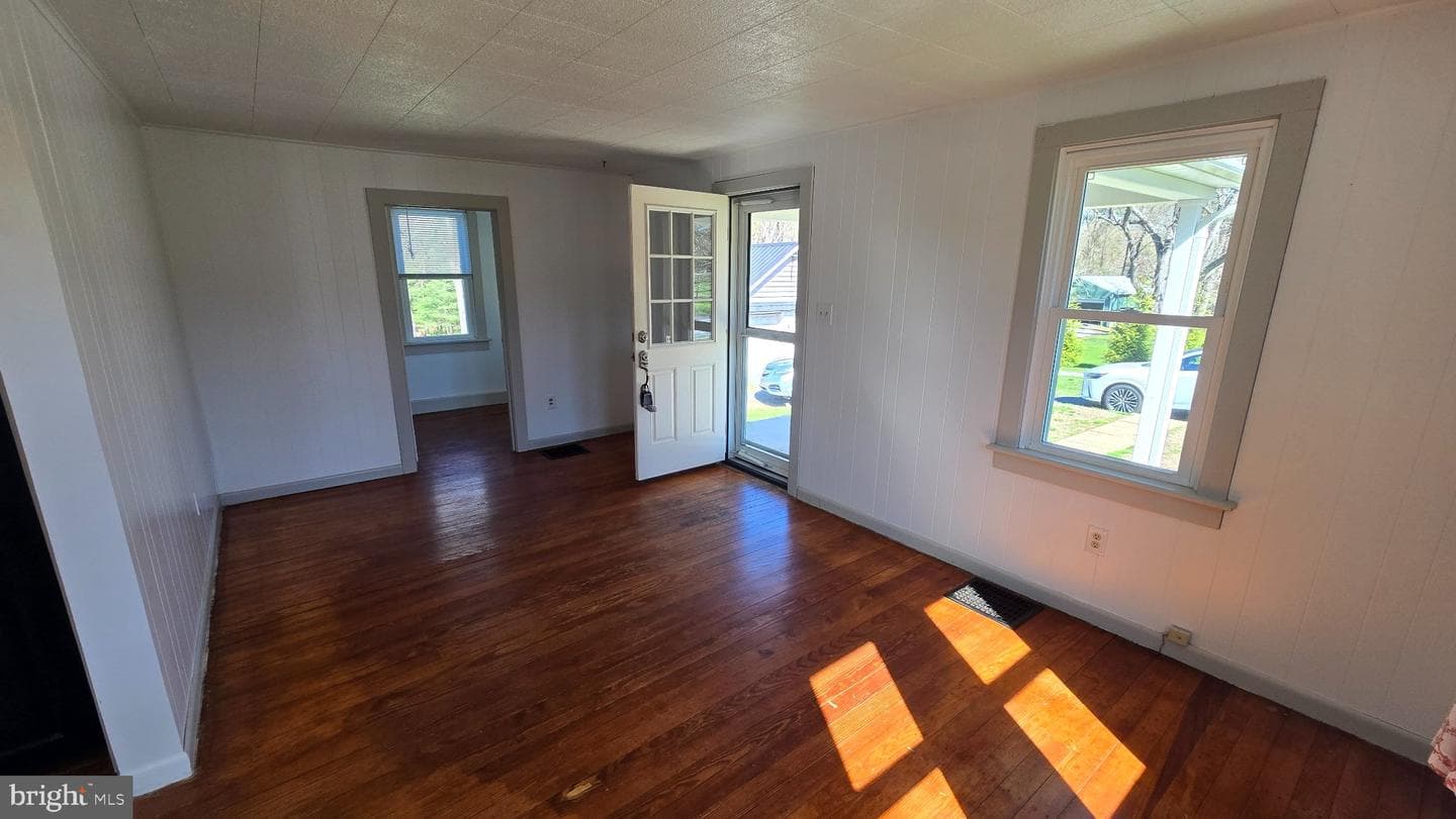 1233 New London Road photo 4