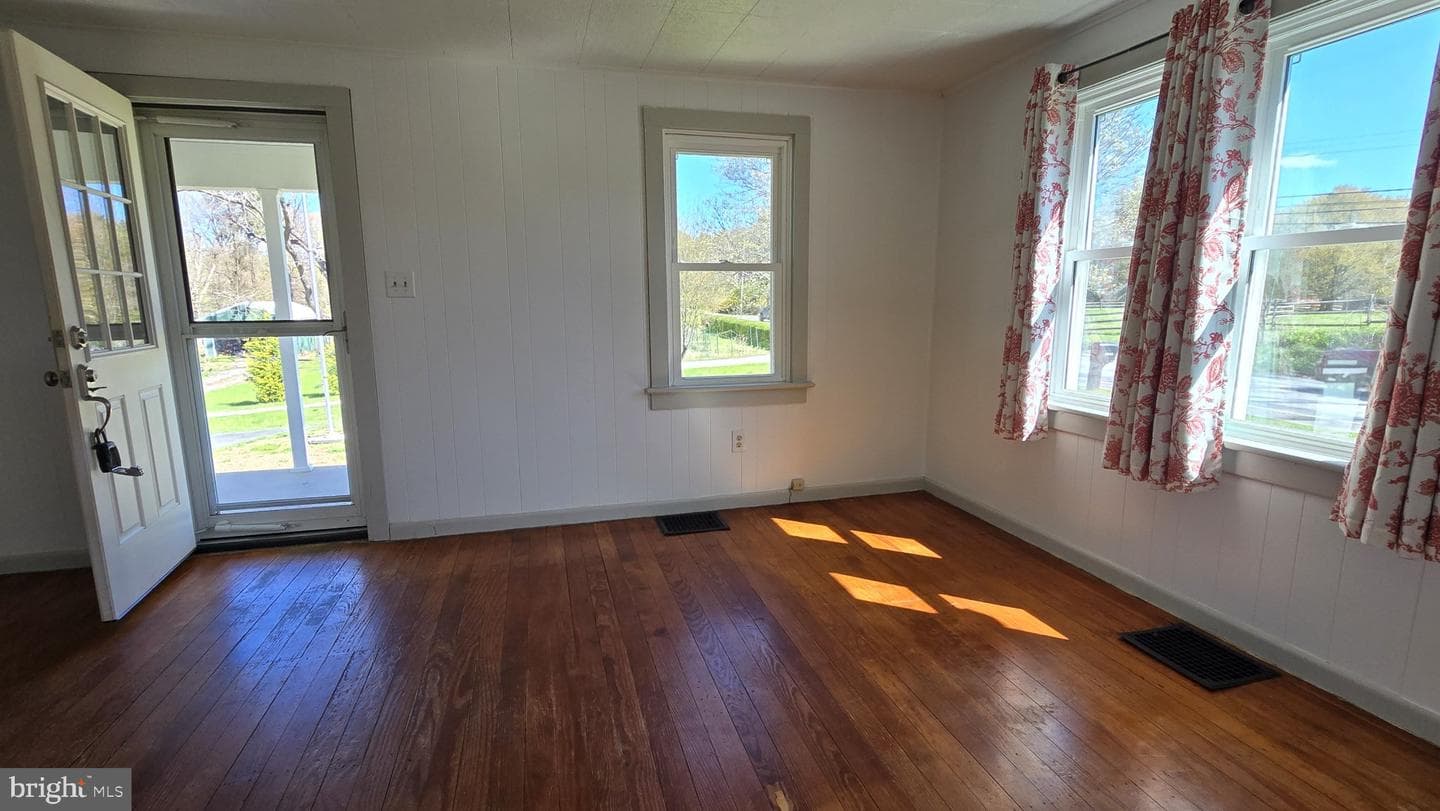 1233 New London Road photo 5
