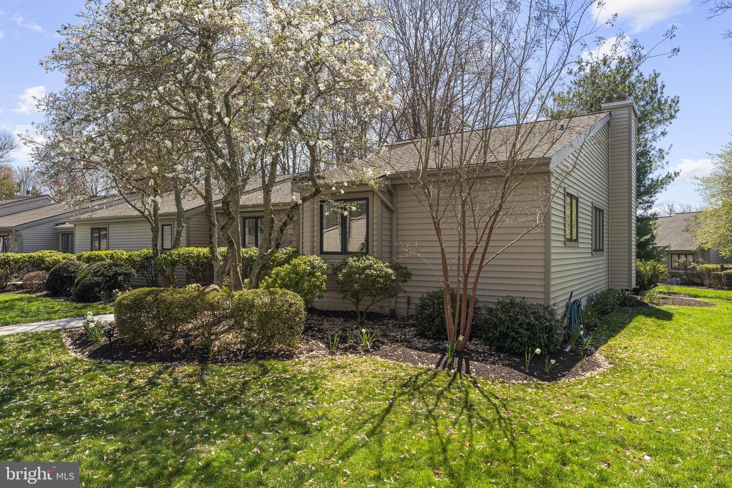 483 Eaton Way photo 5